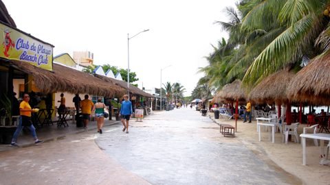 The beachfront walkway (malecón) in Mahahual