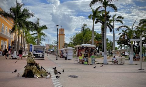 Benito Juárez Park, the main square in San Miguel de Cozumel