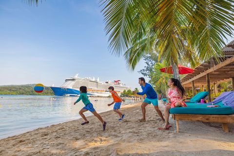 A family playing on the beach at Isla Tropicale