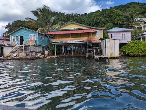 Stilt houses in Oak Ridge